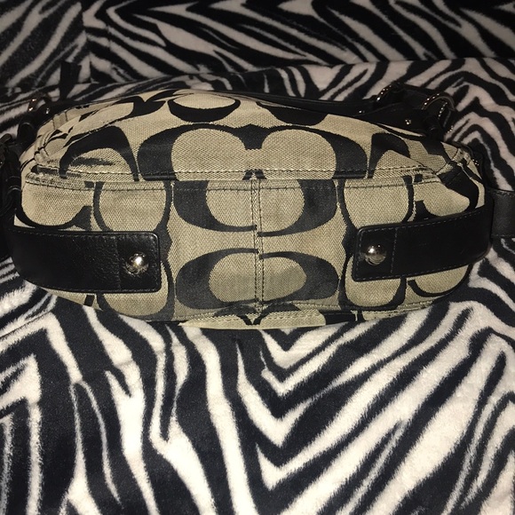 Coach - Signature Duffle Handbag - Picture 5 of 7